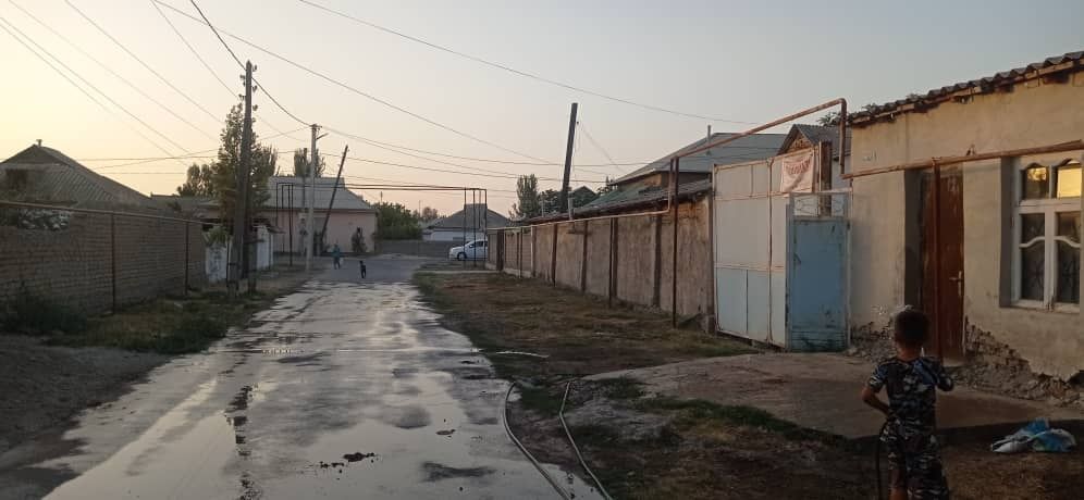 Uy sotiladi 7 xona kota uy xamda 2 xona vremika va 1 xona dokon