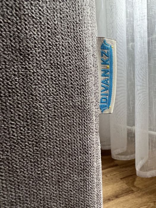 Диван в гостиную комнату