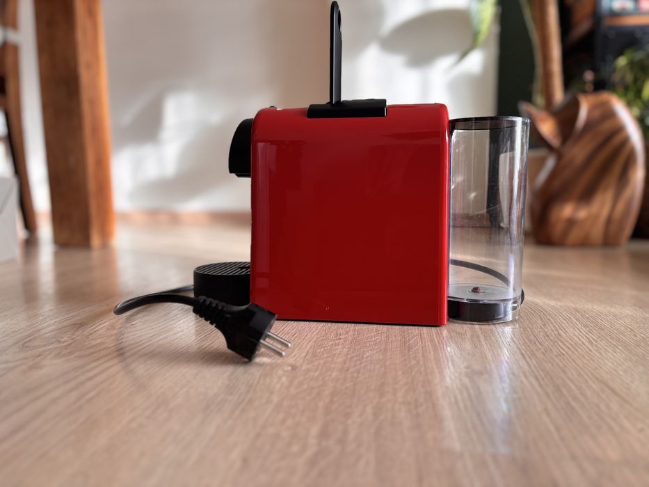 Aparat Nespresso + 140 capsule