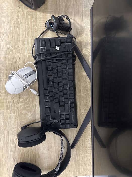 Vand Pc cu monitor si periferice