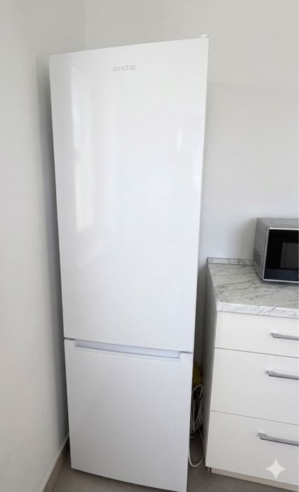 Vand frigider Arctic second hand