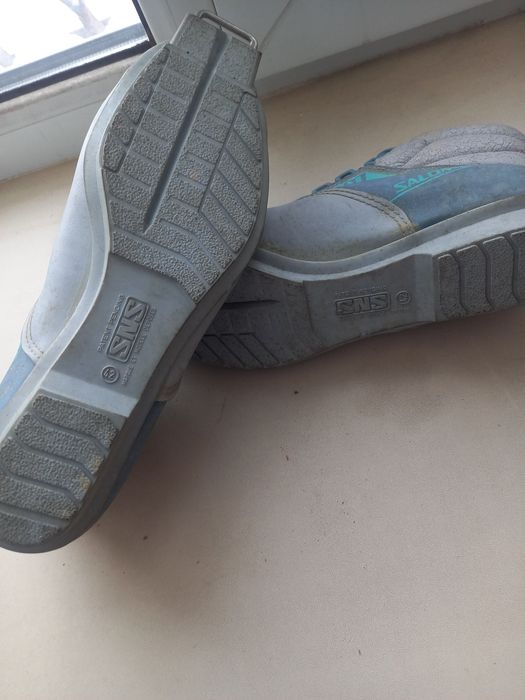 Продаются лыжные ботинки