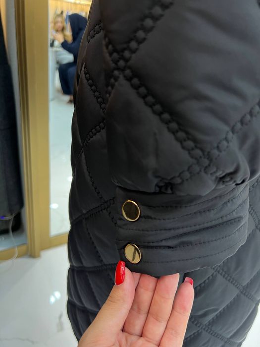 Продам новую куртку из верблюжей шерсти с норковым воротником