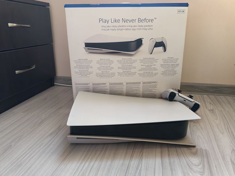 Продавам отлично запазен Playstation 5 Standard Disk Edition