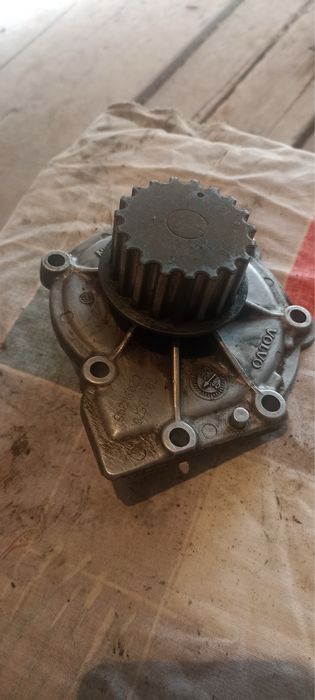 Корпус термостата Volvo Помпа Volvo