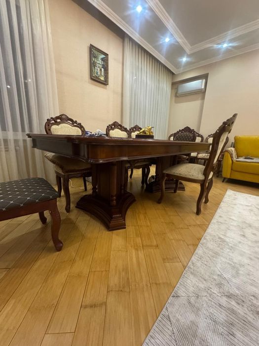 Стол для гостиной