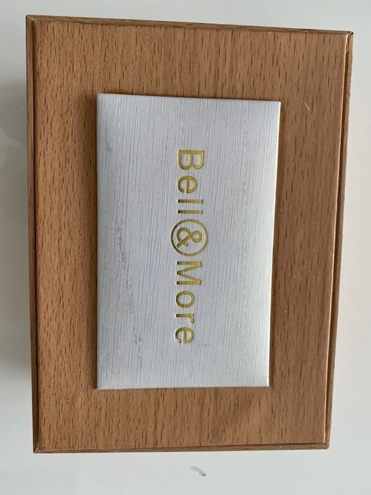 Часовници,мъжки и дамски с кутия