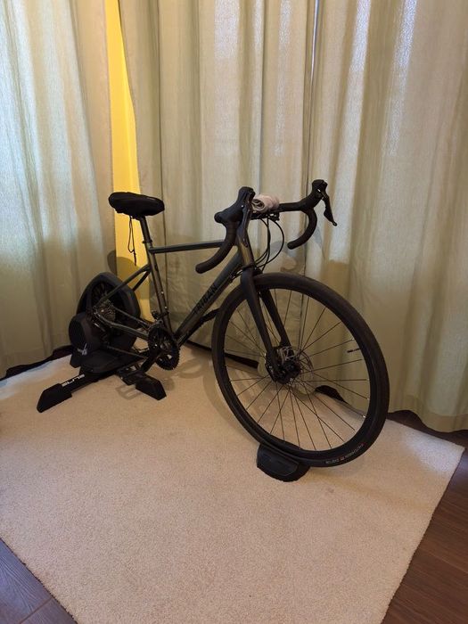 Triban RC520 Gravel Shimano 105 + Elite Direto XR-T + аксесоари (като ново)