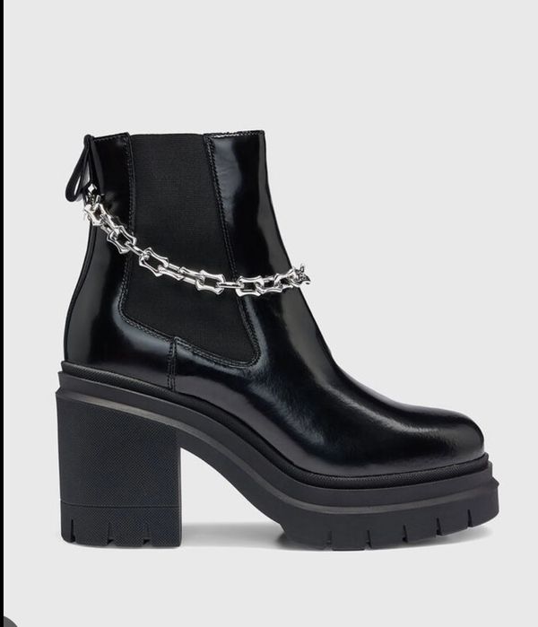 Hugo Boss x Bella Poarch боти