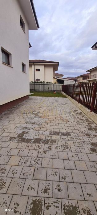 Casa individuala cu 4 camere + Garaj  , panouri fotovoltaice, Dezmir