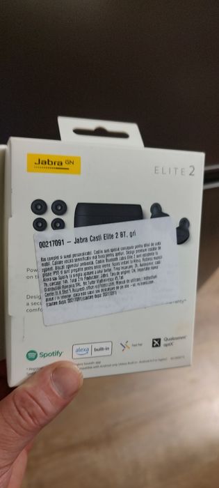 Căști bluetooth ca noi