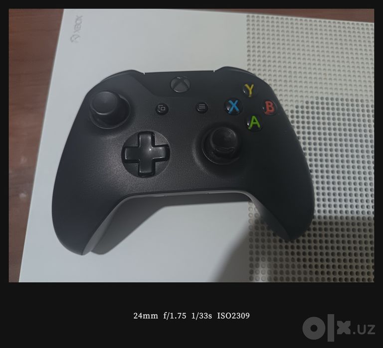 Xbox one s , 1 ta  joystick va 2 ta oyini bilan