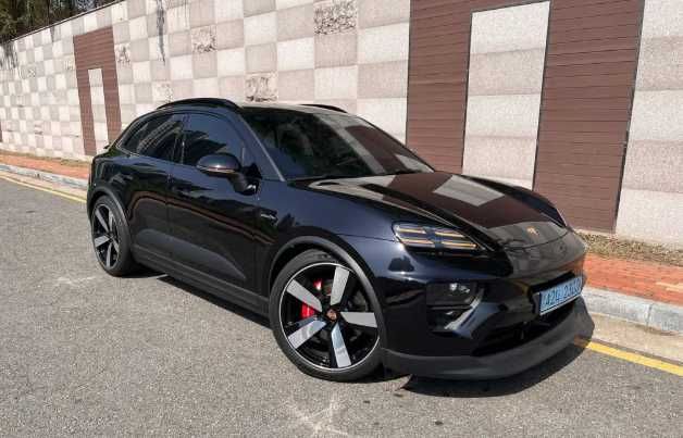 Porsche Macan EV