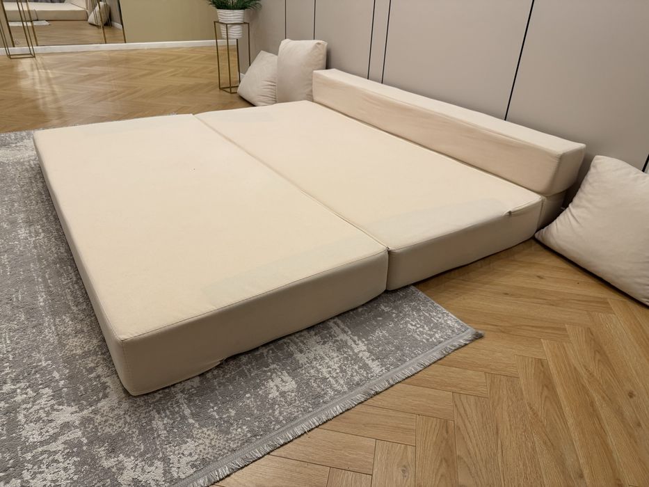 Бескаркасный диван