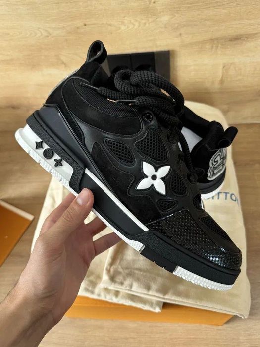 Louis Vuitton Skate Black** Full box**