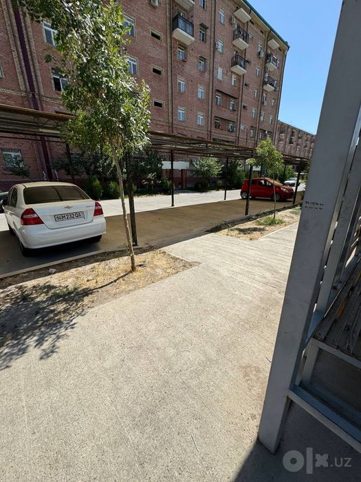 2 xonali 2-etaj oʻzimizaniki srochno. Shaxsiy parkovkasiga ega