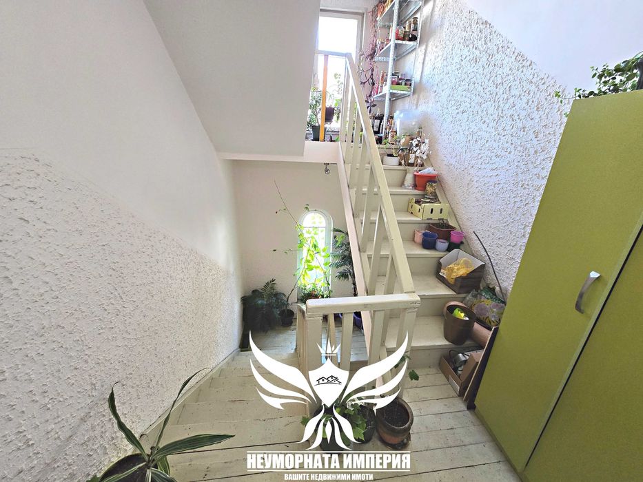 Продавам двуетажна къща РЗП 364кв. с 313кв.м. двор в гр.Асеновград