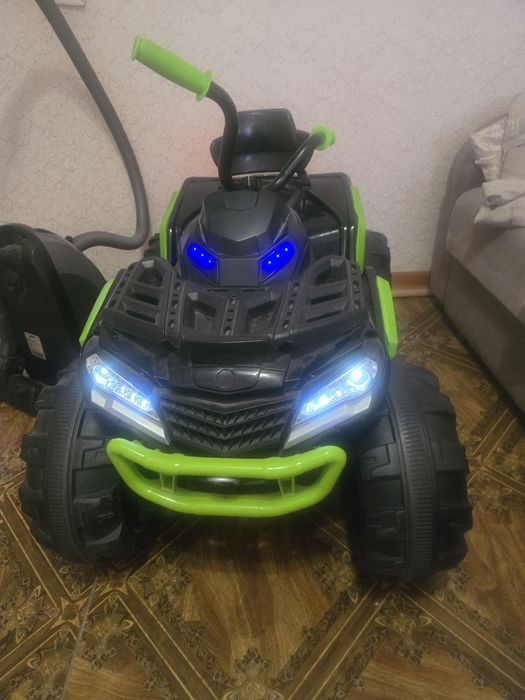 Электромобиль доя детей, мощная батарейка на 3 часа точно хватает