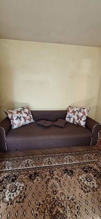 Vând canapea și mobila de sufragerie