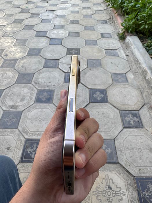 Iphone 16 max gold