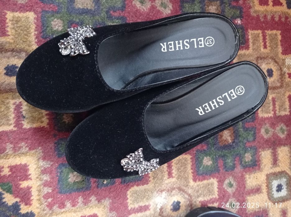 Zamshiviy holati yahshi, bir marta oyoqga kiyilgan. Sotaman.