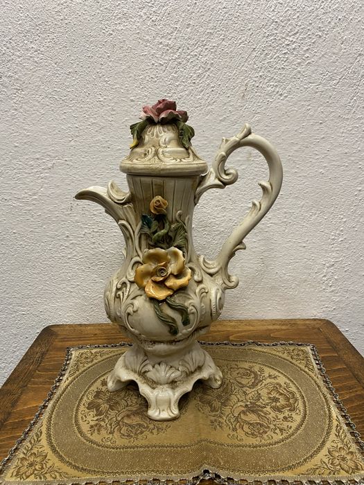 Голяма италианска кана от порцелан каподимонте