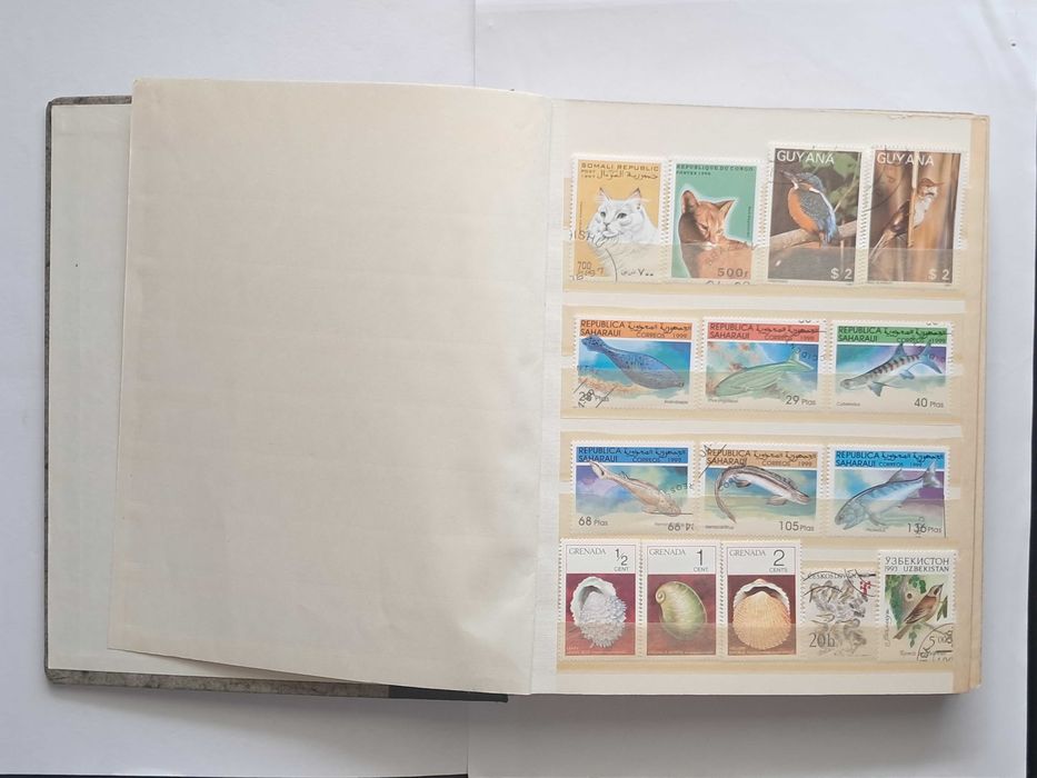 Пощенски марки тема ”Животни”.