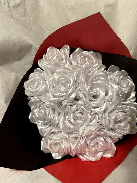 Продается букет из атласных роз