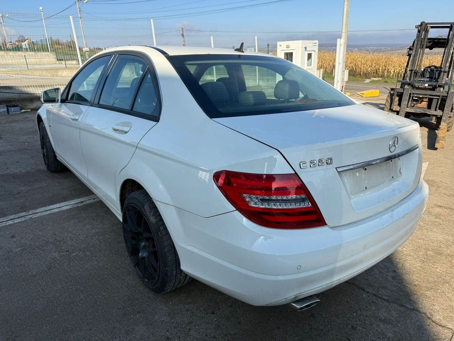 Dezmembrez / Dezmembrari / Piese / Accesorii Mercedes w204 facelift 2012 alb 2.2 cdti berlina
