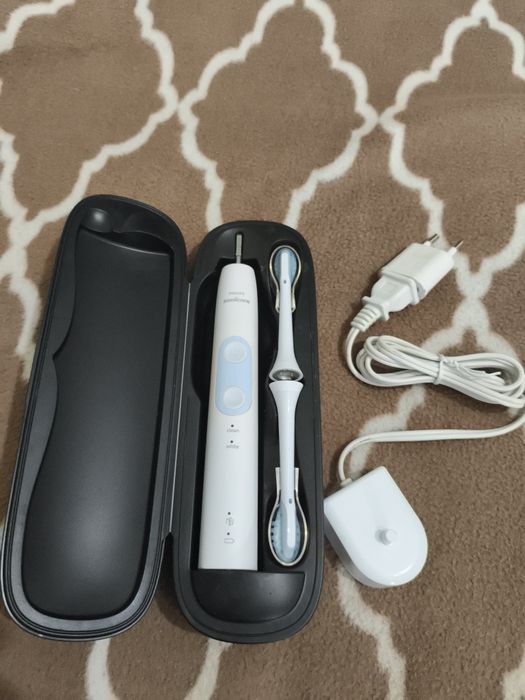 Philips Sonicare Электрическая зубная щетка Sonicare HX686P