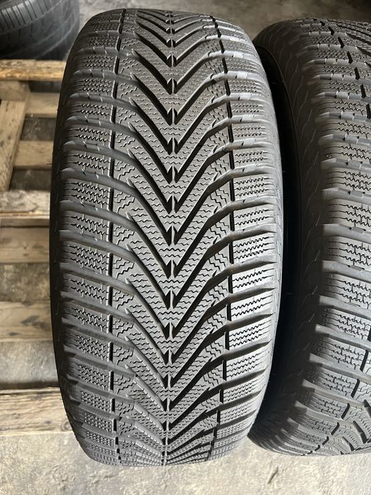 2 anvelope iarna ca NOI 205/55/16 Vredestein DOT 4221!