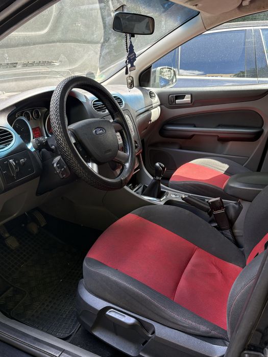 Ford focus 2 facelift pret in LEI