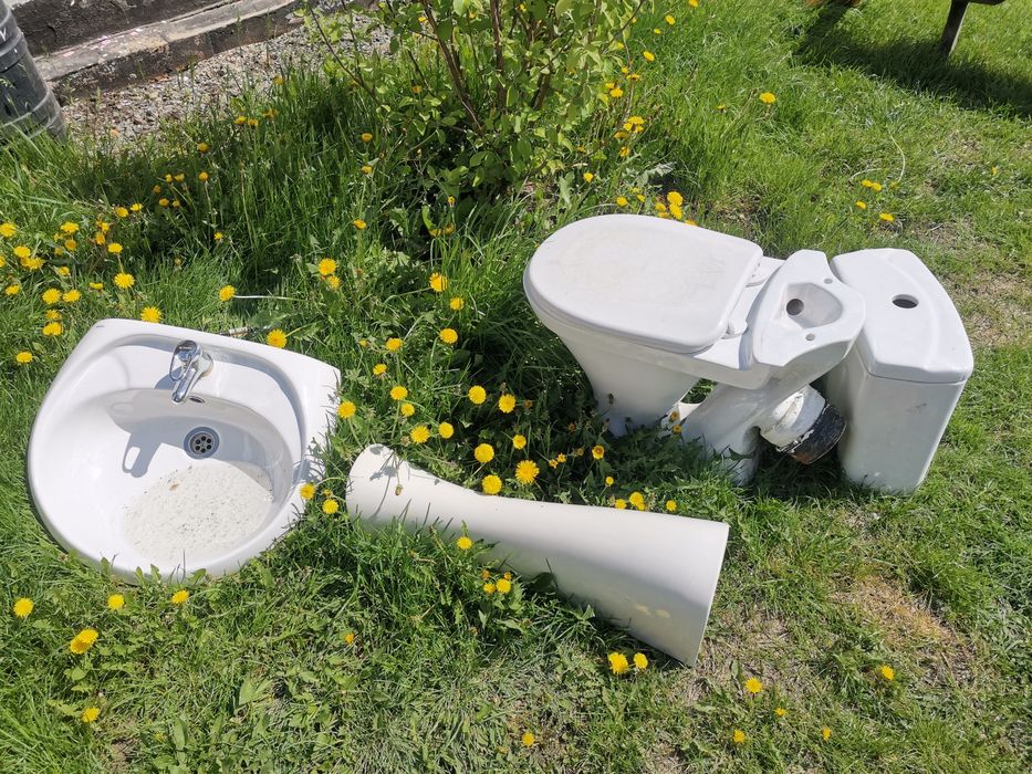 Продам раковину и унитаз