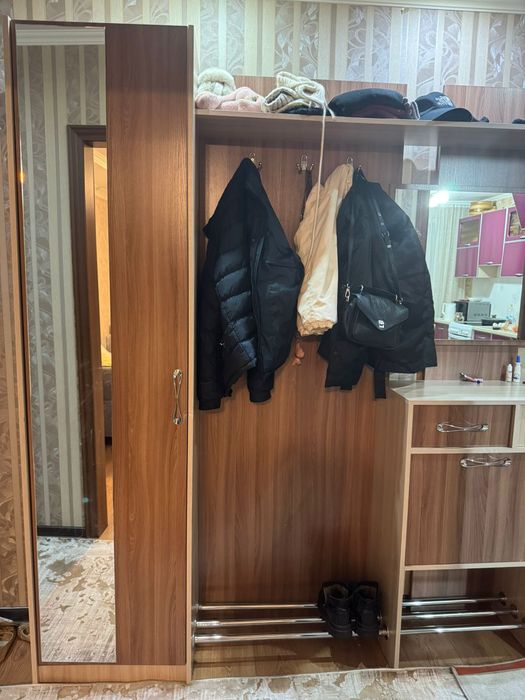 Продам прихожую срочно