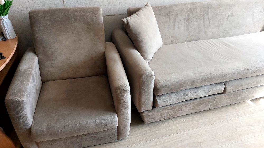 Диван и 2 кресла.