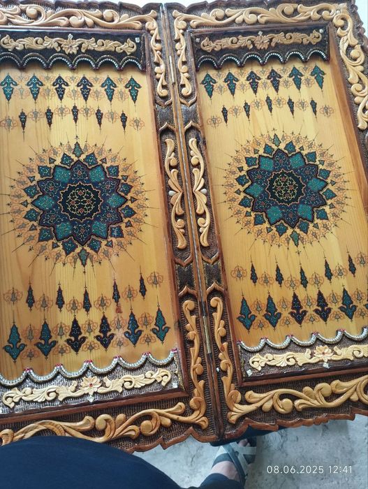 Сосна дарахтидан ясалган нарда.