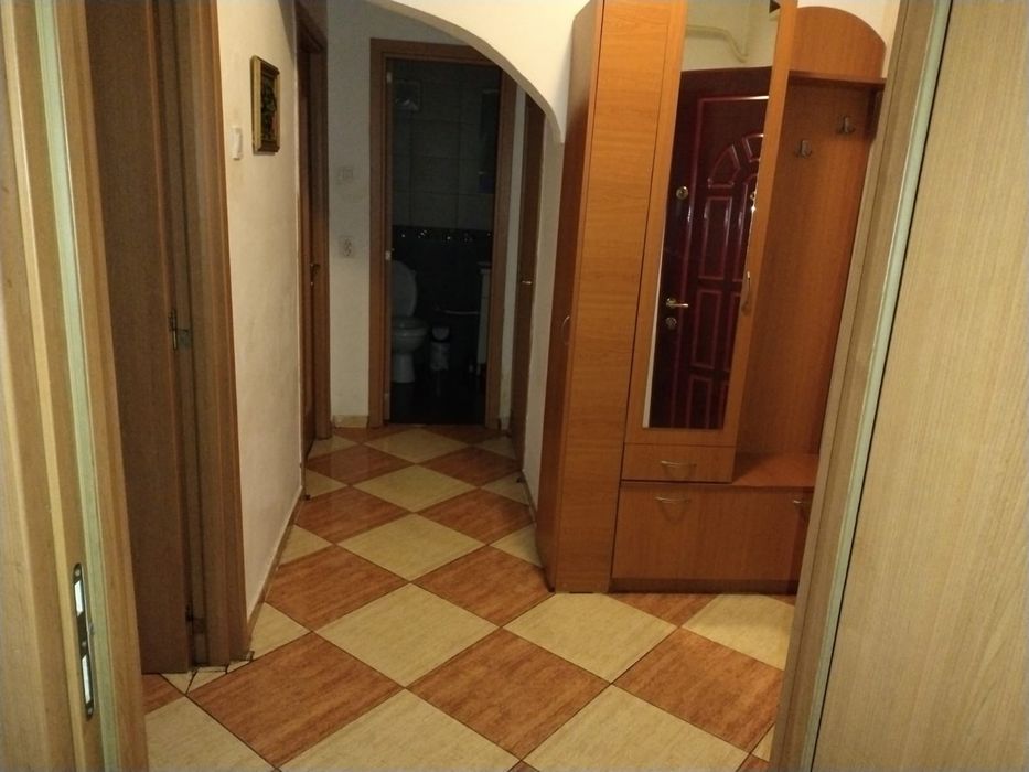 Inchiriez apartament. 2 camere, parter, piata Nord
