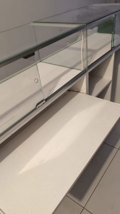 Продам ветриный шкаф