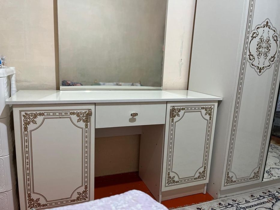 Спальный гарнитур