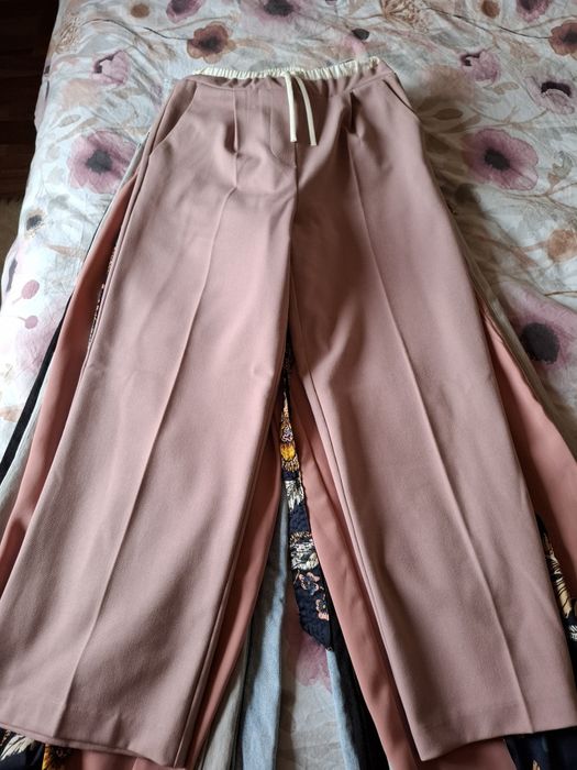 Pantaloni, încălțăminte și poșete