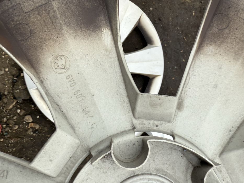 Оригинални тасове Skoda 15'' 6v0601147 c налични 3 броя на бройка