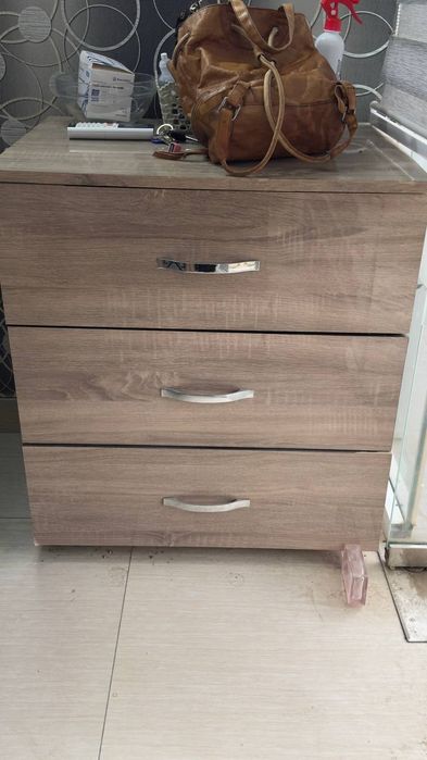 Uy va ishxona uchun oynalik shkaf va Tortma sotiladi