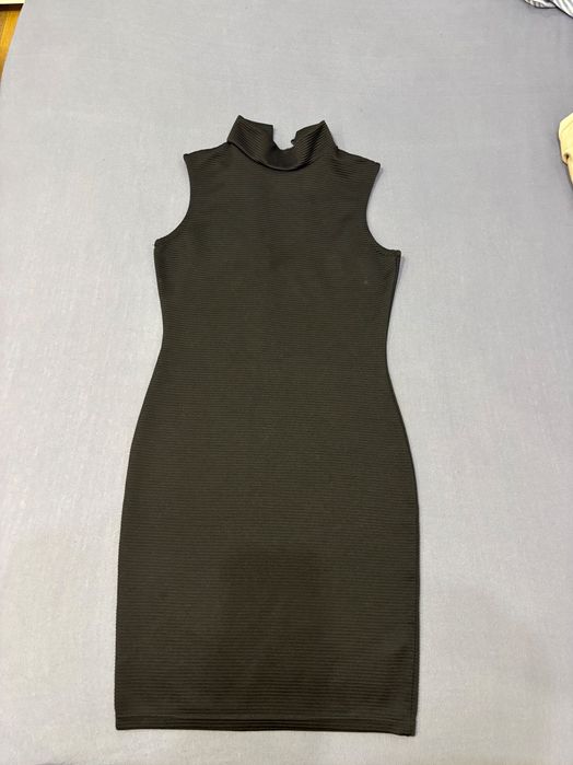 Черна дамска рокля