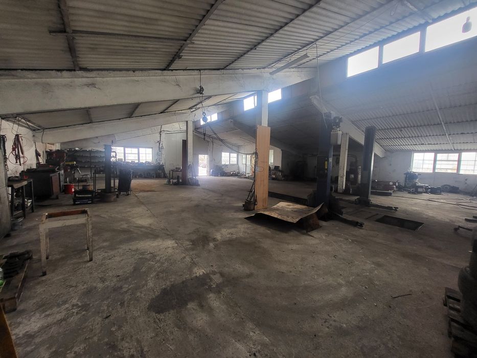 Inchiriez hala 357 mp - Echipament pt service auto inclus
