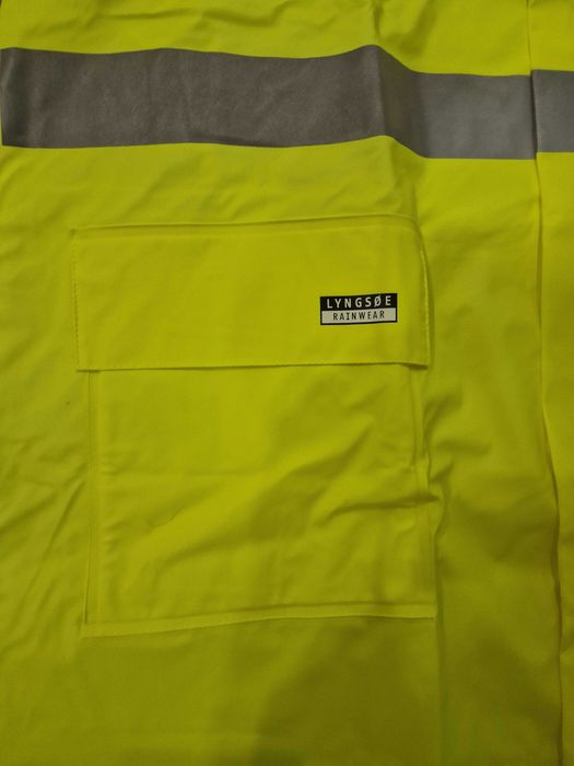 Дождевик с капюшоном