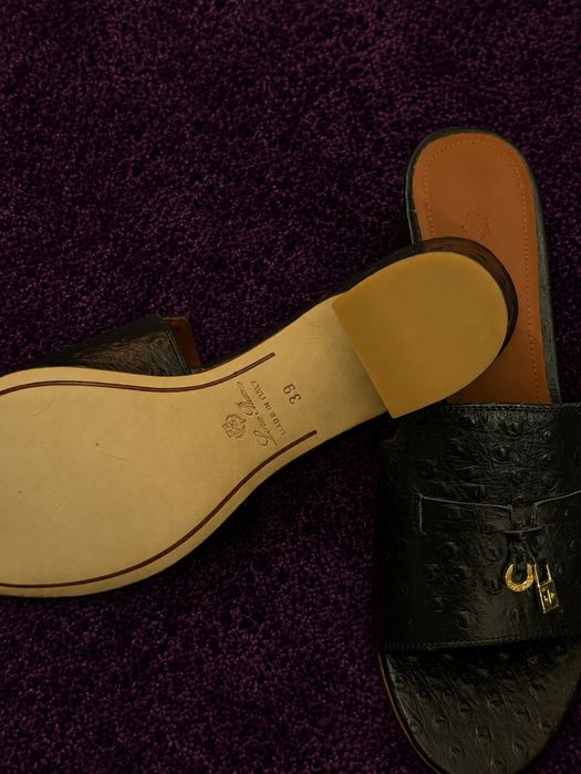 Налични Loro Piana чехли с ток