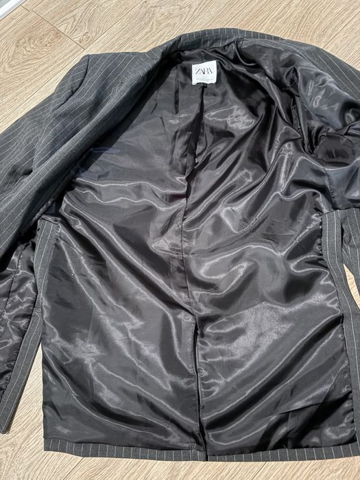 Продам деловой костюм Zara на M-L