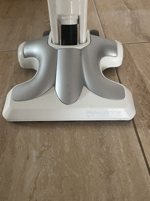 Aspirator rowenta vertical cu abur
