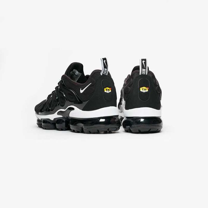 Nike Air VaporMax Plus Black and White / Outlet