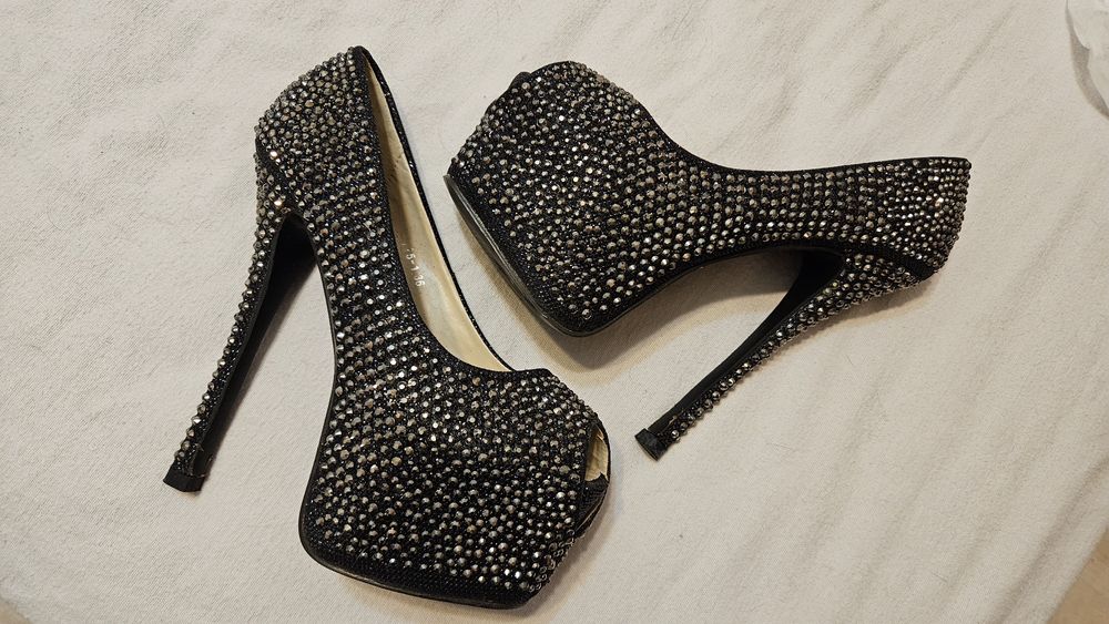 Красиви блестящи обувки, 36 номер